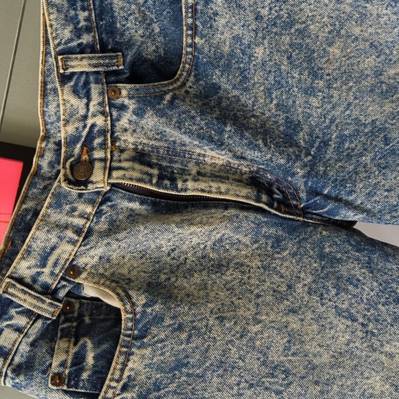 VTG acid wash Levis. Size 26-27. - Picture 2 of 4